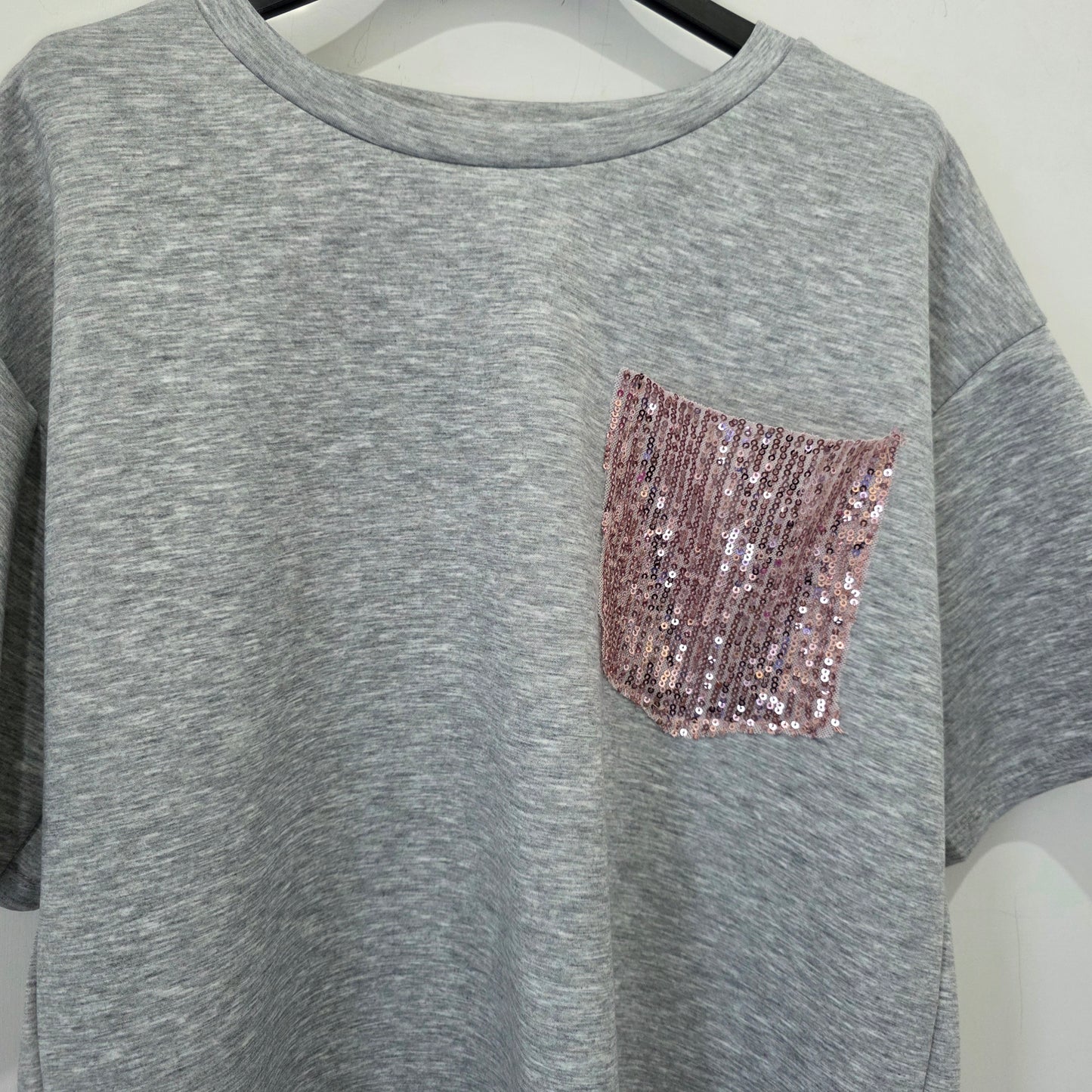T-Shirt Casual con Tasca Decorativa in Paillettes Rosa per Donna