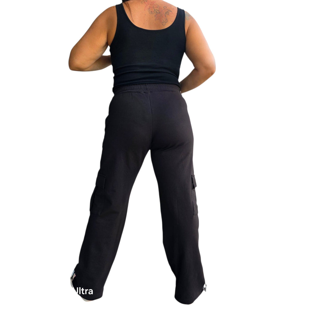 Pantaloni Sportivi Nero con Strisce Rosa Comfort Stile Moderno Tasche Laterali e Posteriori Design Urbano e Funzionale