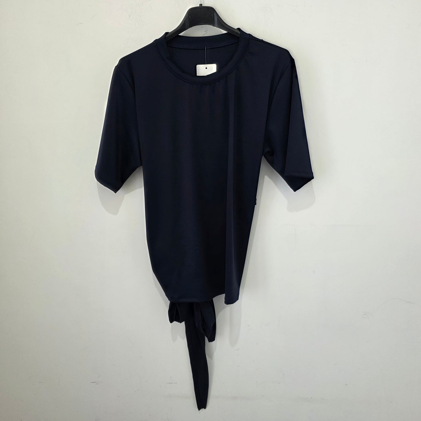 T-shirt con Nodo Posteriore e Maniche Corte