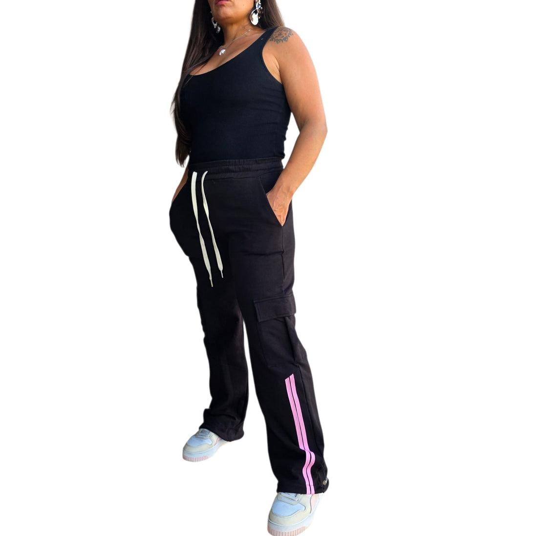 Pantaloni Sportivi Nero con Strisce Rosa Comfort Stile Moderno Tasche Laterali e Posteriori Design Urbano e Funzionale