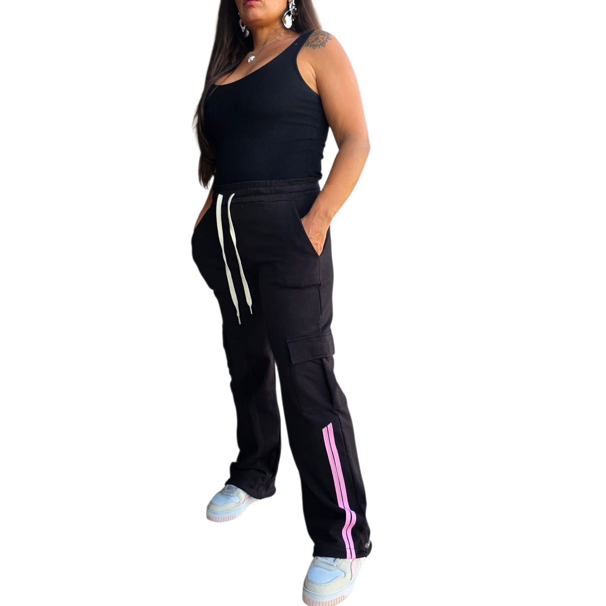 Pantaloni Sportivi Nero con Strisce Rosa Comfort Stile Moderno Tasche Laterali e Posteriori Design Urbano e Funzionale
