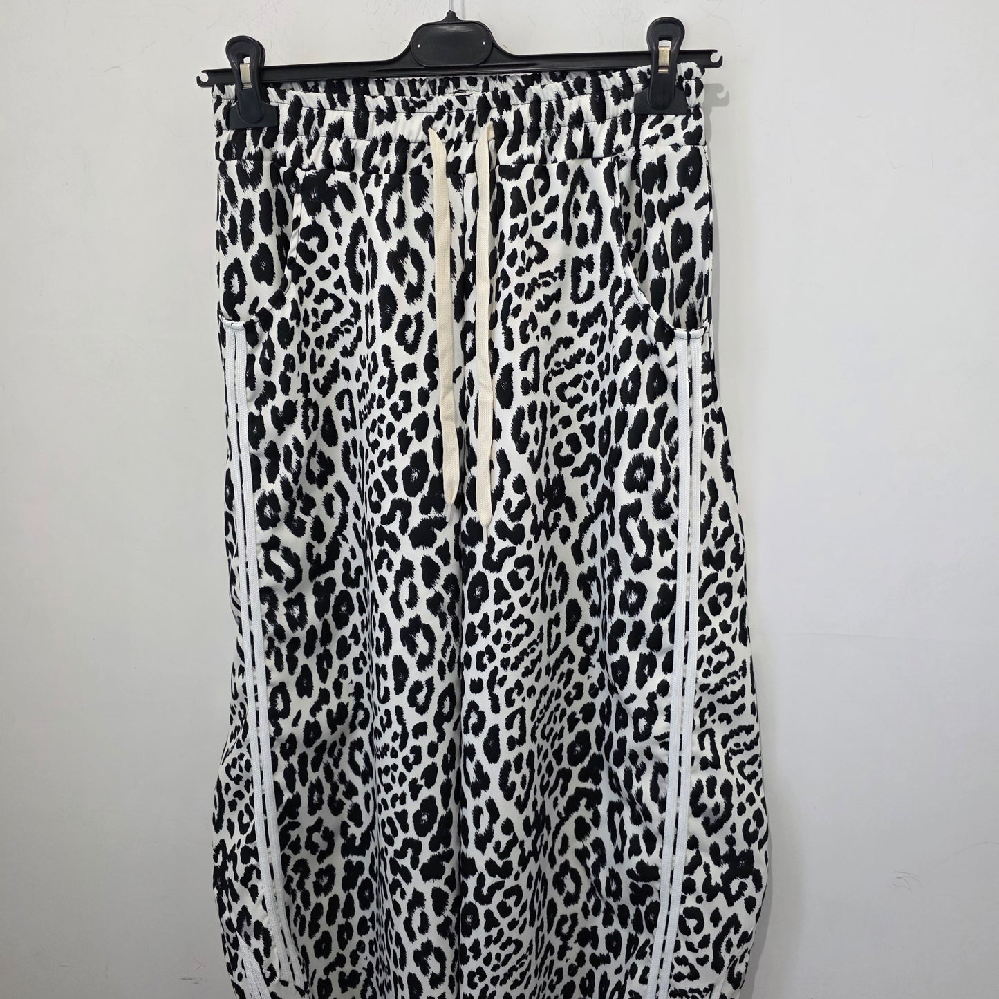 Pantsuta Trendy in Fantasia Leopardo Stile Moderno e Fashionabile 